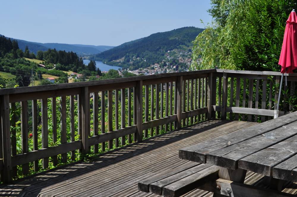 coin extérieur avec vue sur le lac