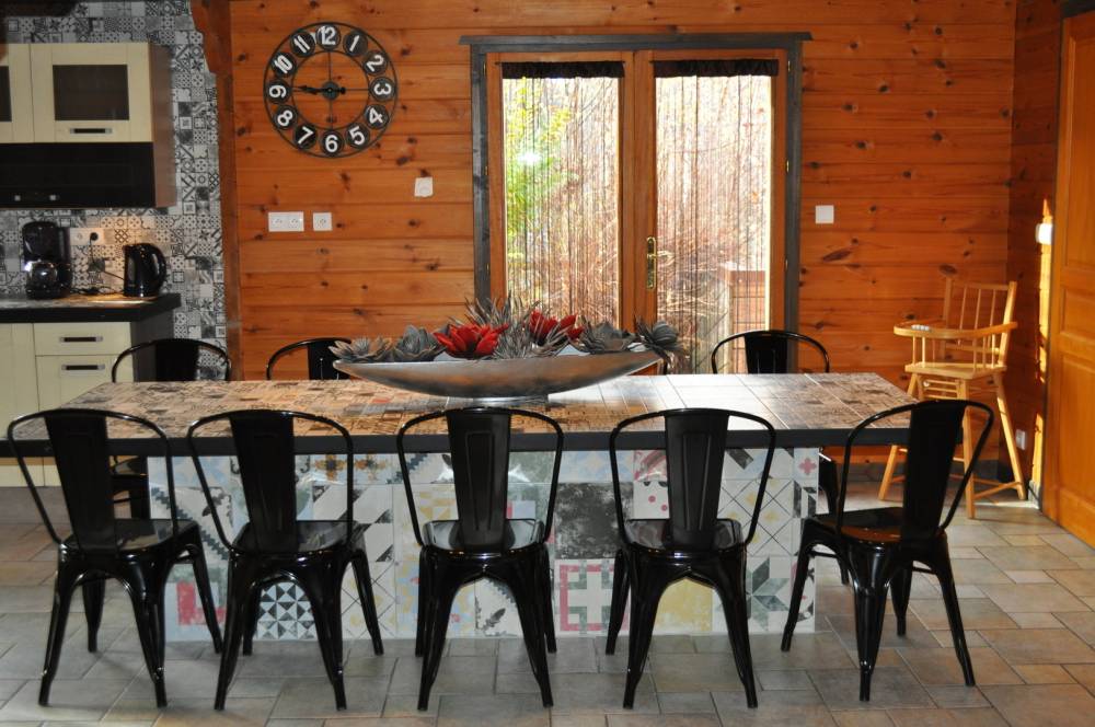 grande salle à manger du chalet